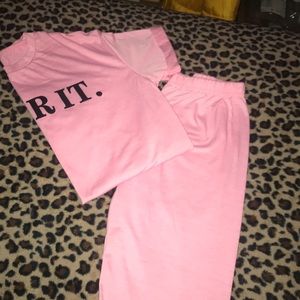 OVER IT 2 piece short Set !